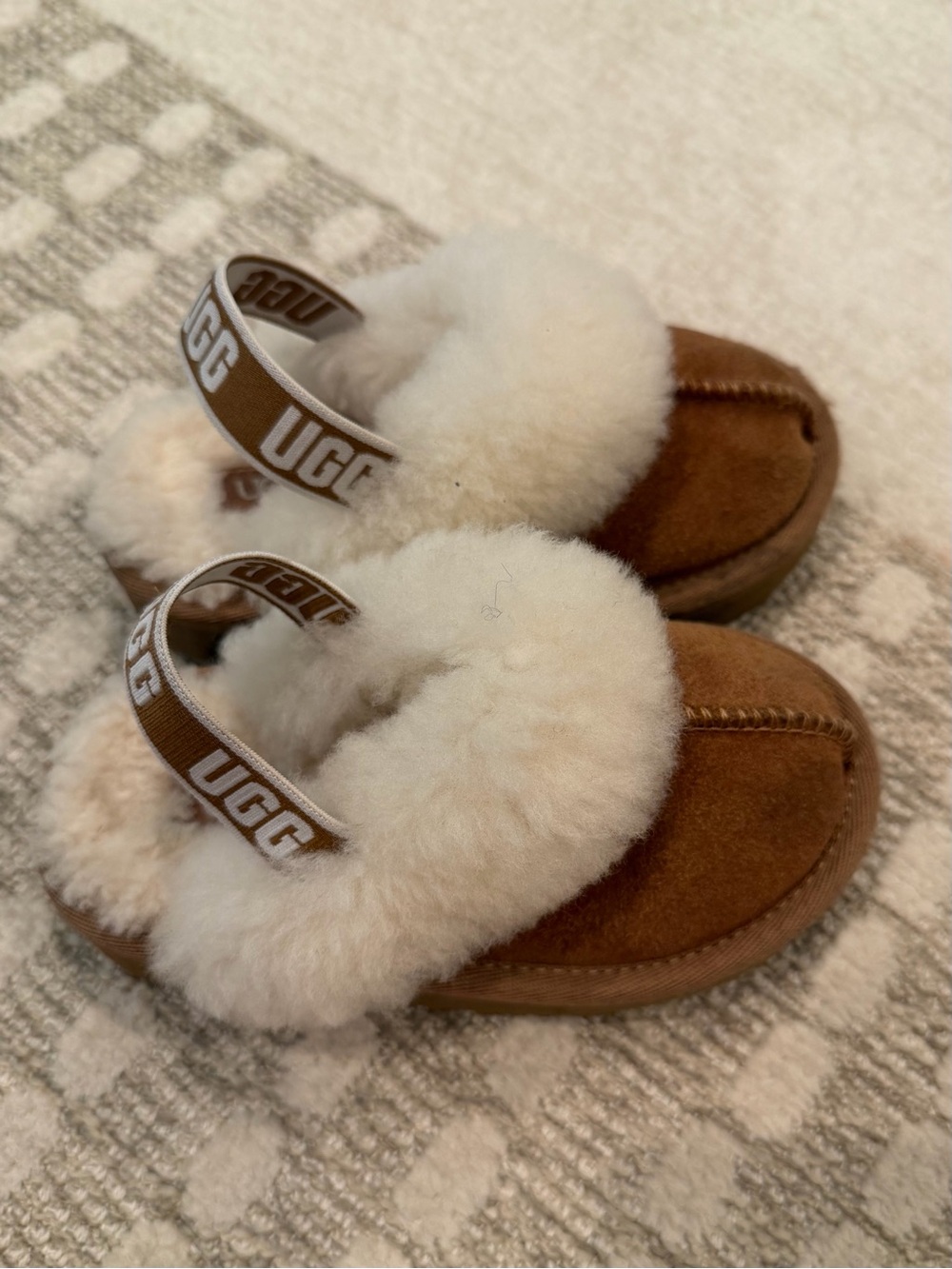 UGG Funkette Clog - Toddler / Little Kid 8 - Chestnut